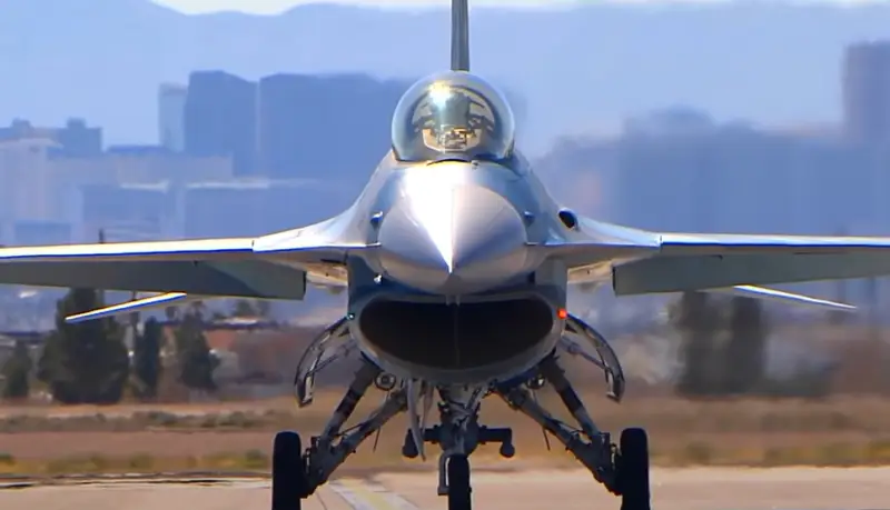 Глава правительства Дании: Первые F-16 будут переданы Украине в течение месяца